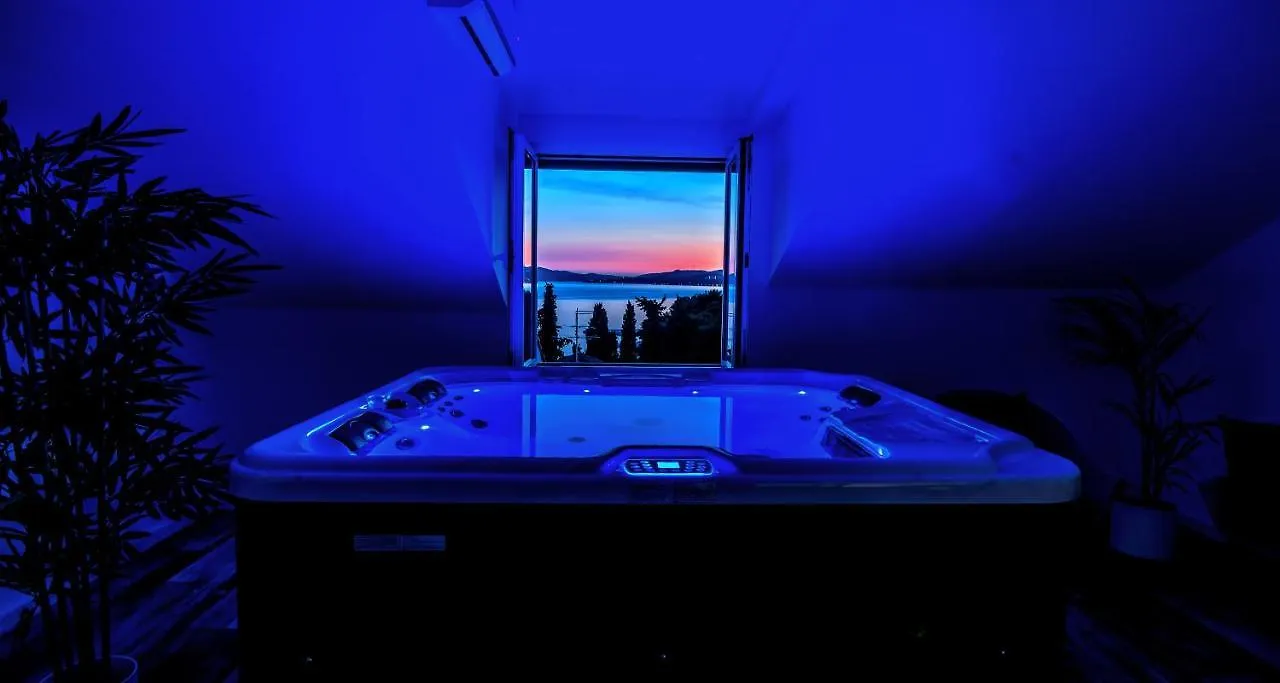 Апартаменты Jacuzzi Трогир