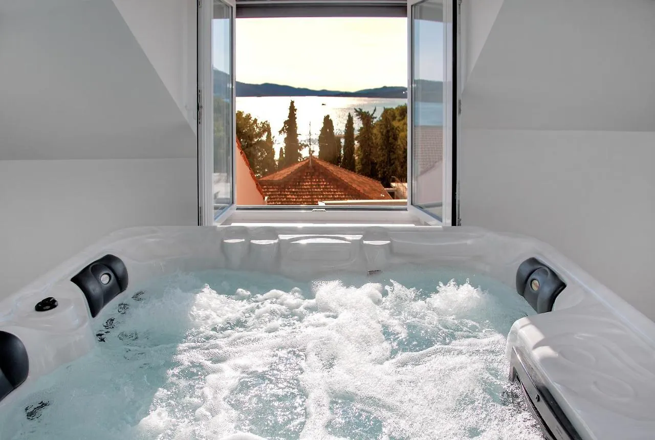 Апартаменты Jacuzzi Трогир 0*,  Хорватия